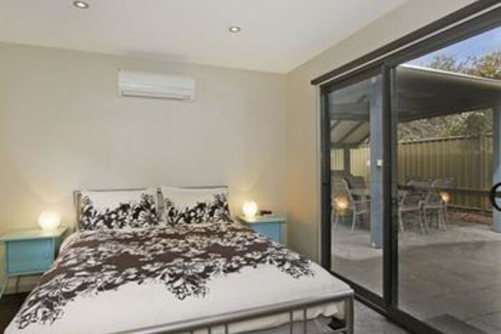Room 6 of 12