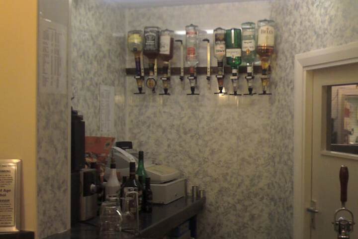 Lounge 13 of 15