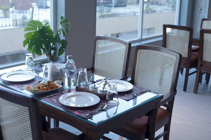 Dining 44 of 72