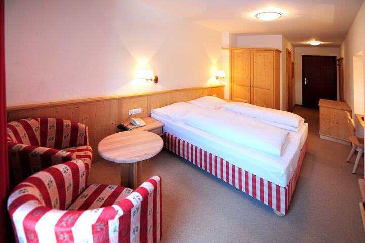 Room 4 of 88