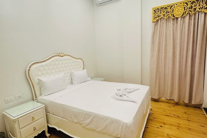 Room 5 of 82