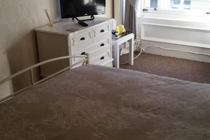 Room 15 of 33