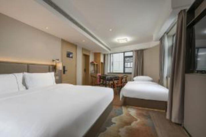 Room 18 of 19
