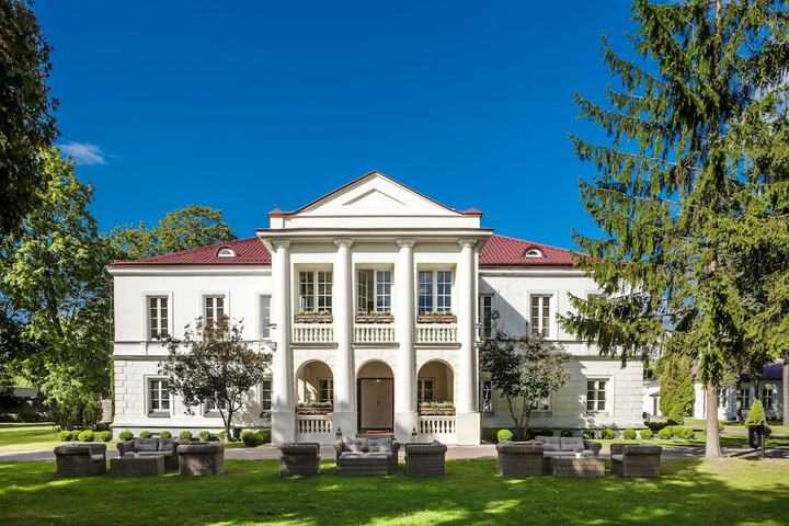 Exterior of Palac Zegrzynski