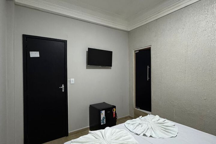 Room 4 of 38