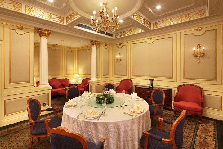 Ballroom/Hall 70 of 76