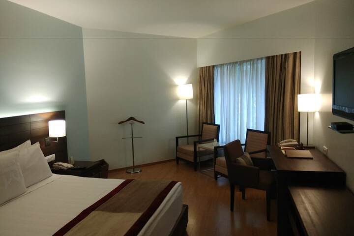 Room 4 of 96
