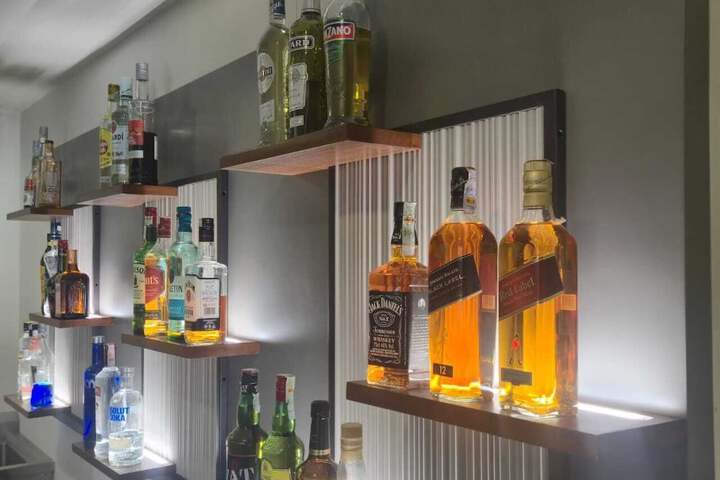 Lounge 79 of 104