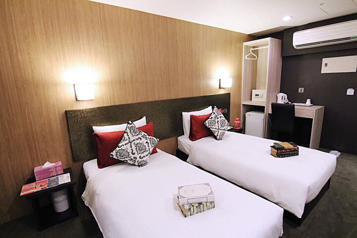 Room 9 of 39