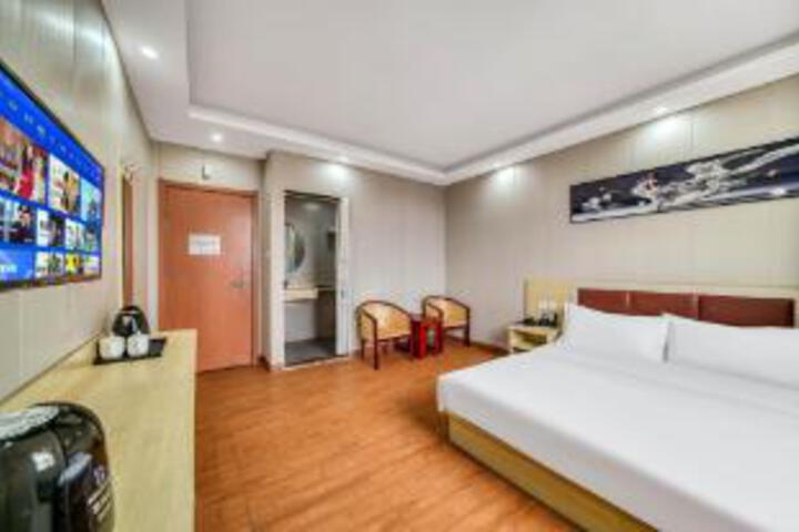Room 10 of 12