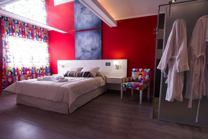 Room 4 of 5