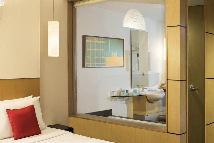 Room 21 of 122