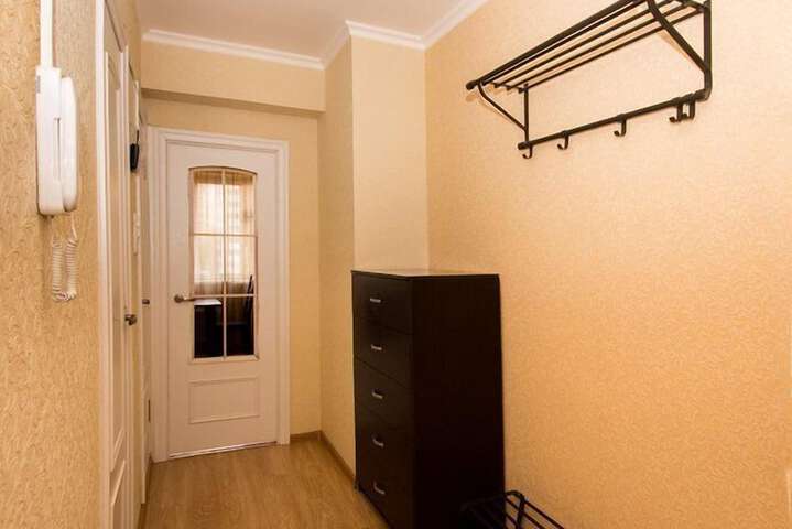 Room 10 of 18
