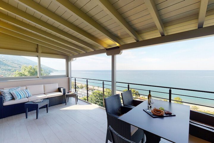 Terrace/Patio 96 of 99