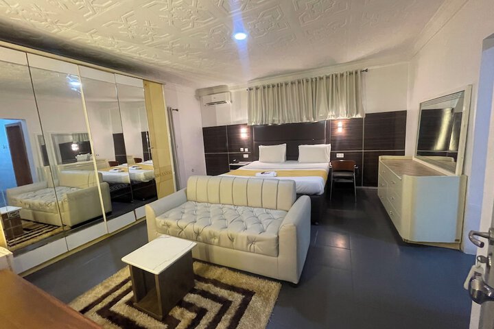 Room 13 of 41