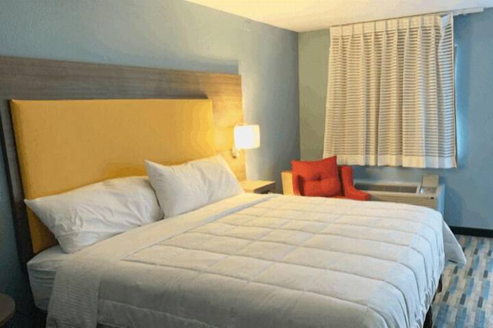 Premium King Bed (4 of 17)