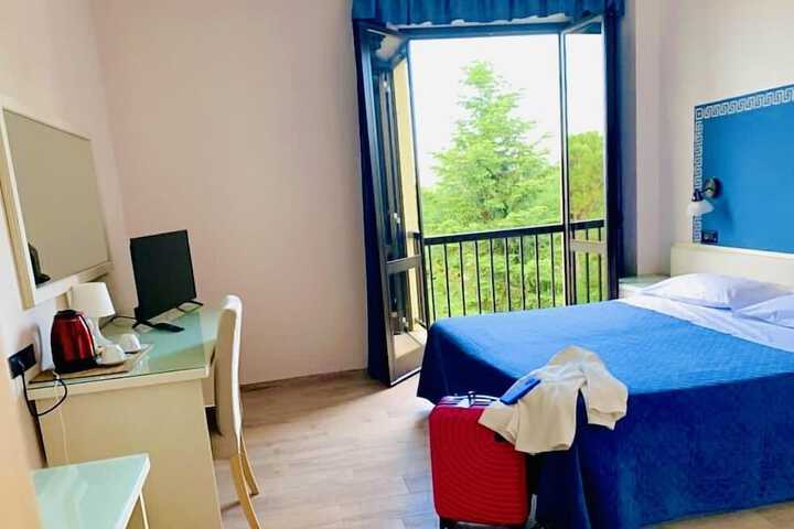 Room 9 of 44