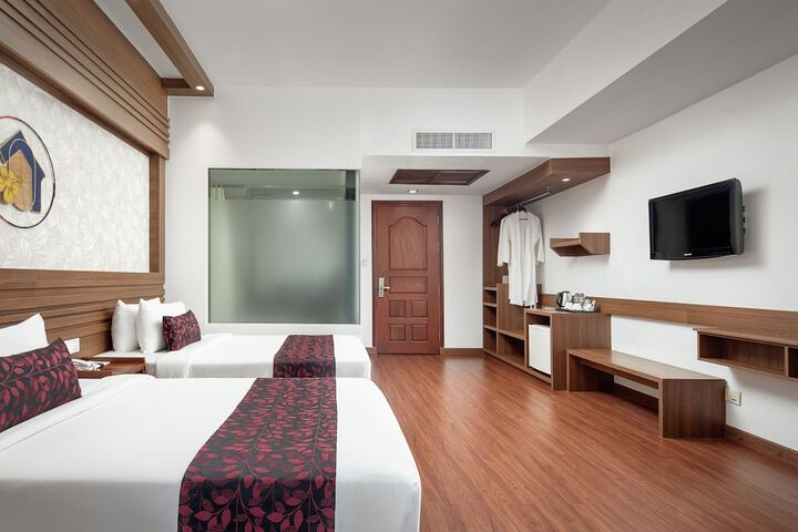 Room 13 of 42