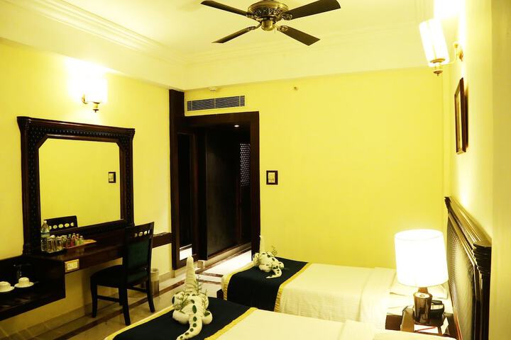 Room 6 of 42