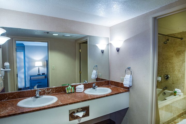 Room 52 of 178