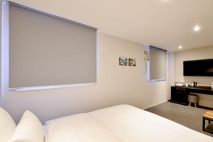 Room 13 of 35