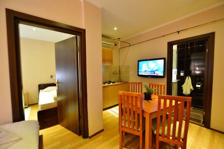 Room 33 of 68