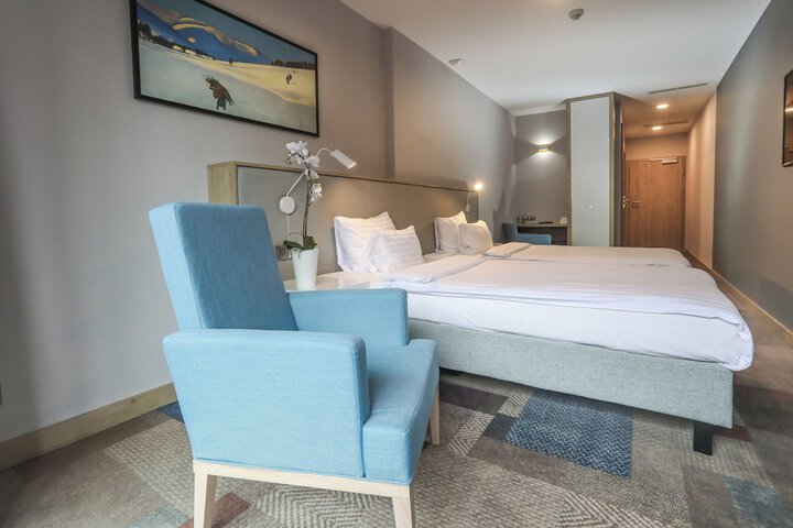 Room 10 of 108