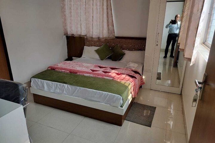 Room 7 of 32