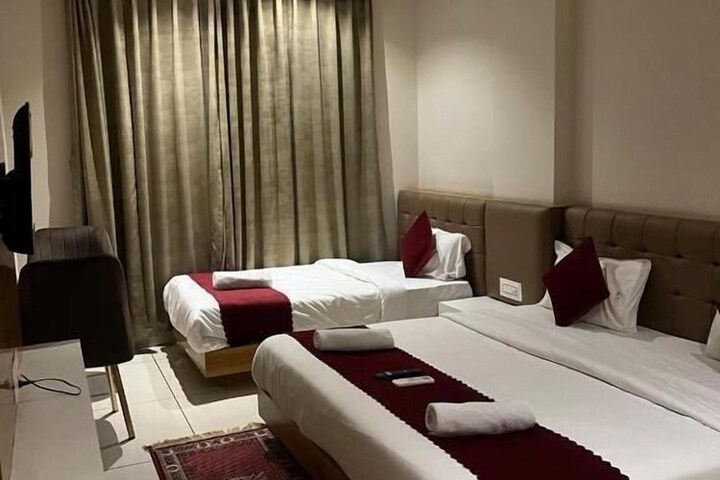 Room 3 of 43