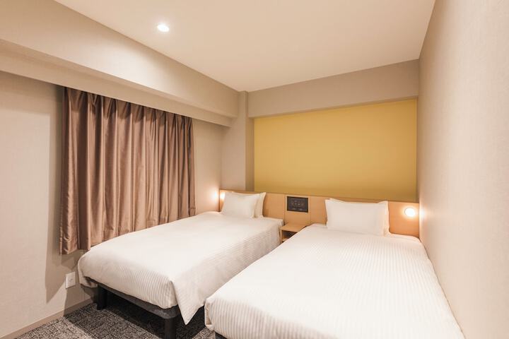 Room 3 of 18