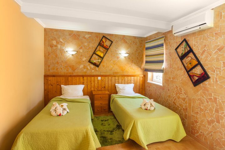 Room 13 of 41