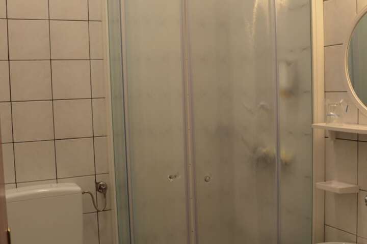Room 42 of 101