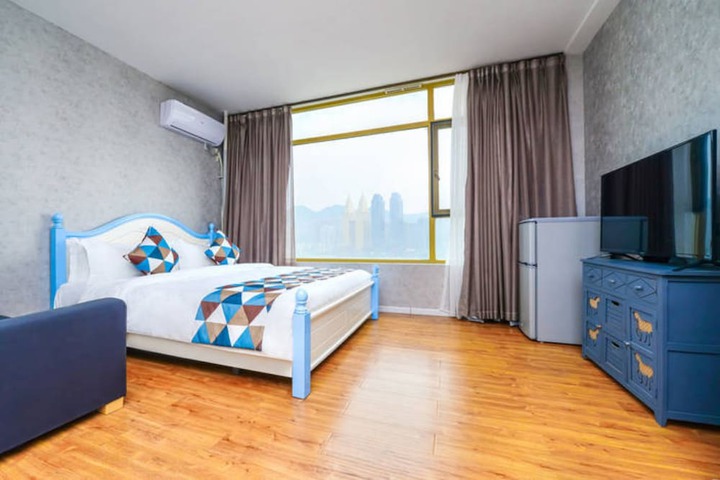 Room 10 of 17