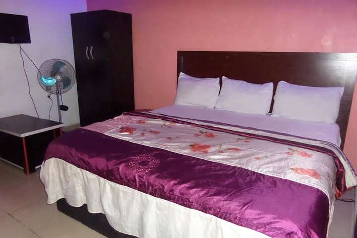 Room 9 of 19