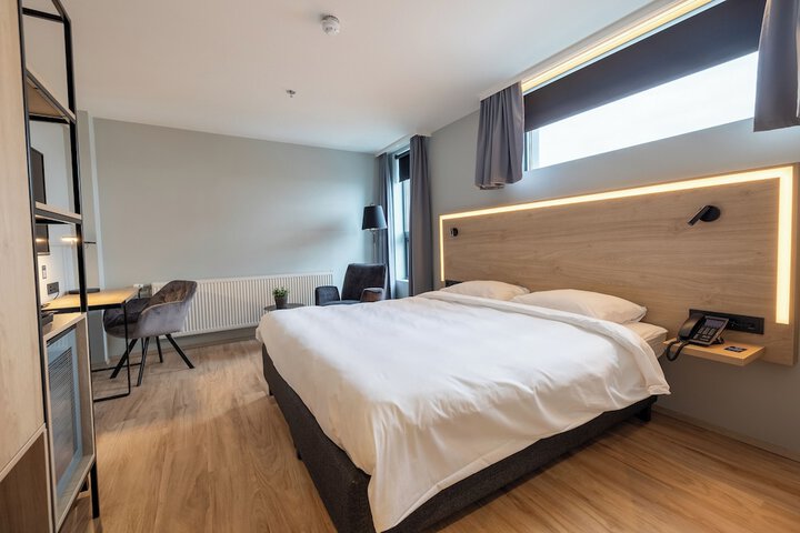 Room 27 of 54