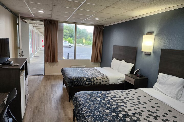 1 King Bed (4 of 10)
