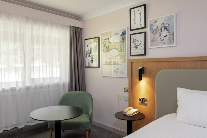 Room 33 of 100