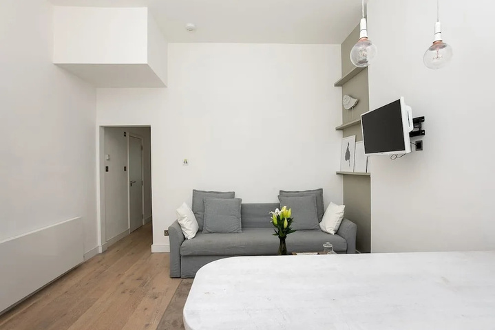 Room 4 of 17