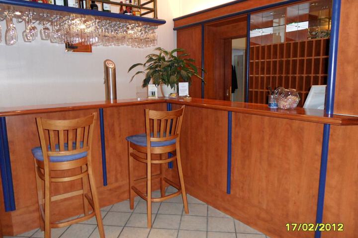 Check-in/check-out kiosk