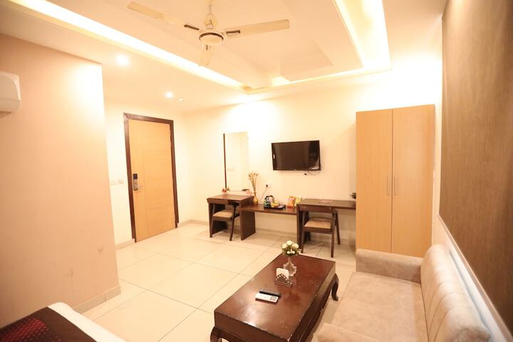 Room 7 of 24