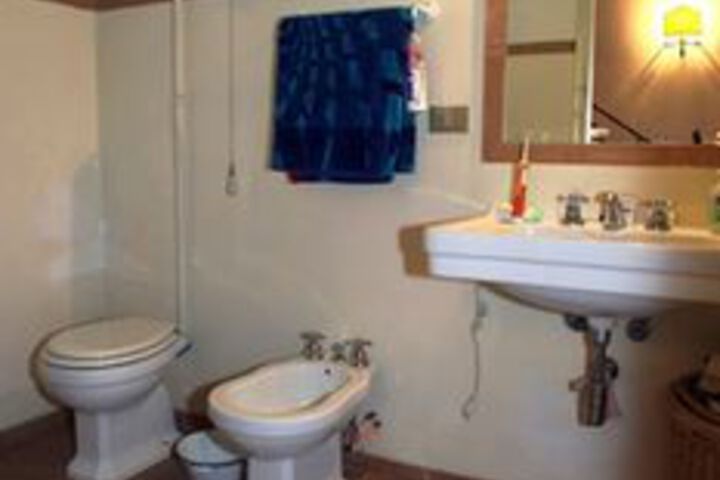 Room 4 of 18