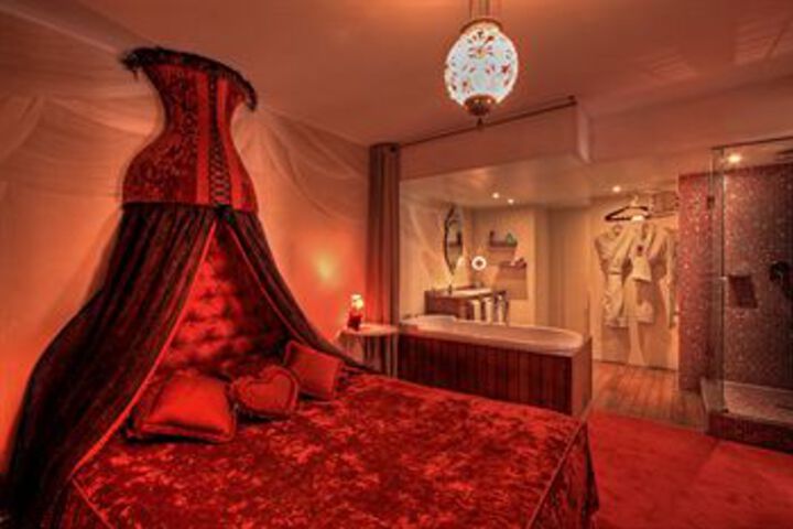 Room 12 of 28