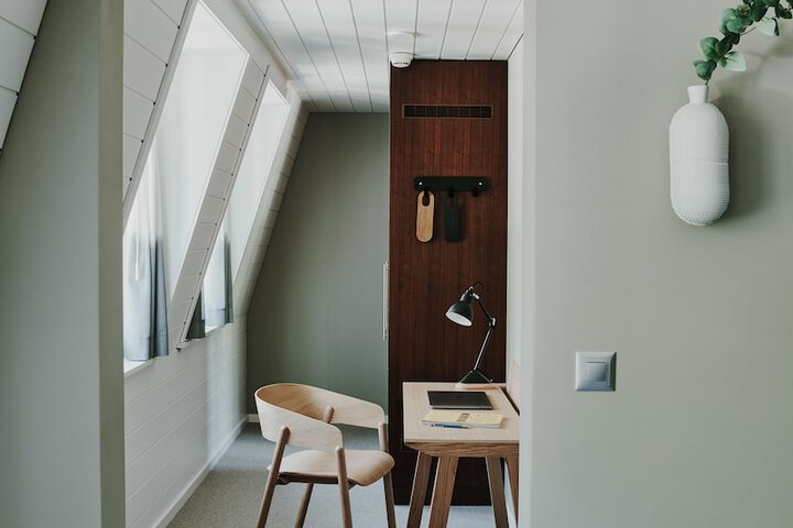 Room 6 of 89