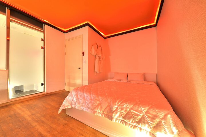 Room 3 of 18