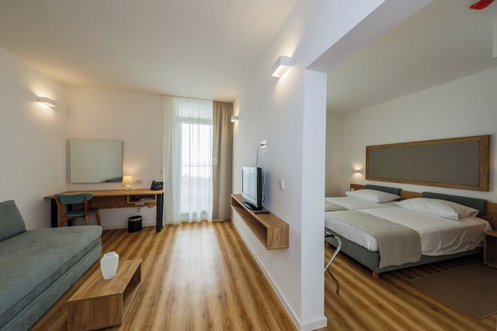 Room 14 of 61