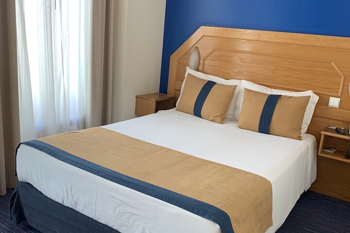 Room 10 of 48