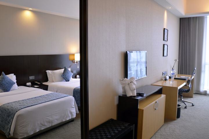 Room 12 of 33