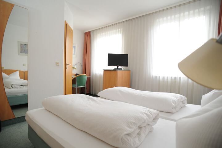 Room 4 of 37
