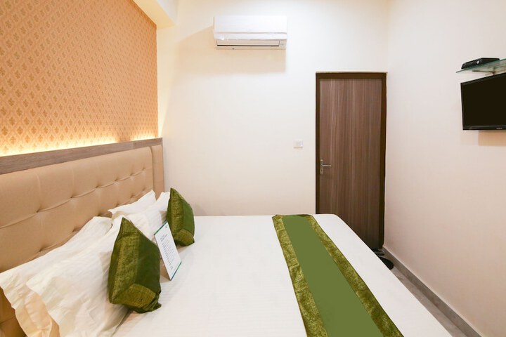 Room 13 of 21