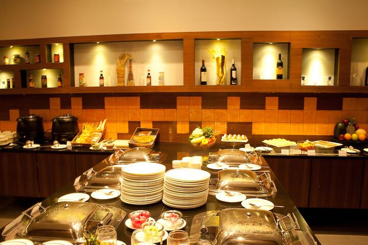 Dining 105 of 125